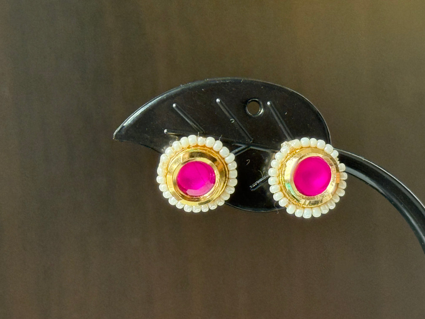 Gulabi studs