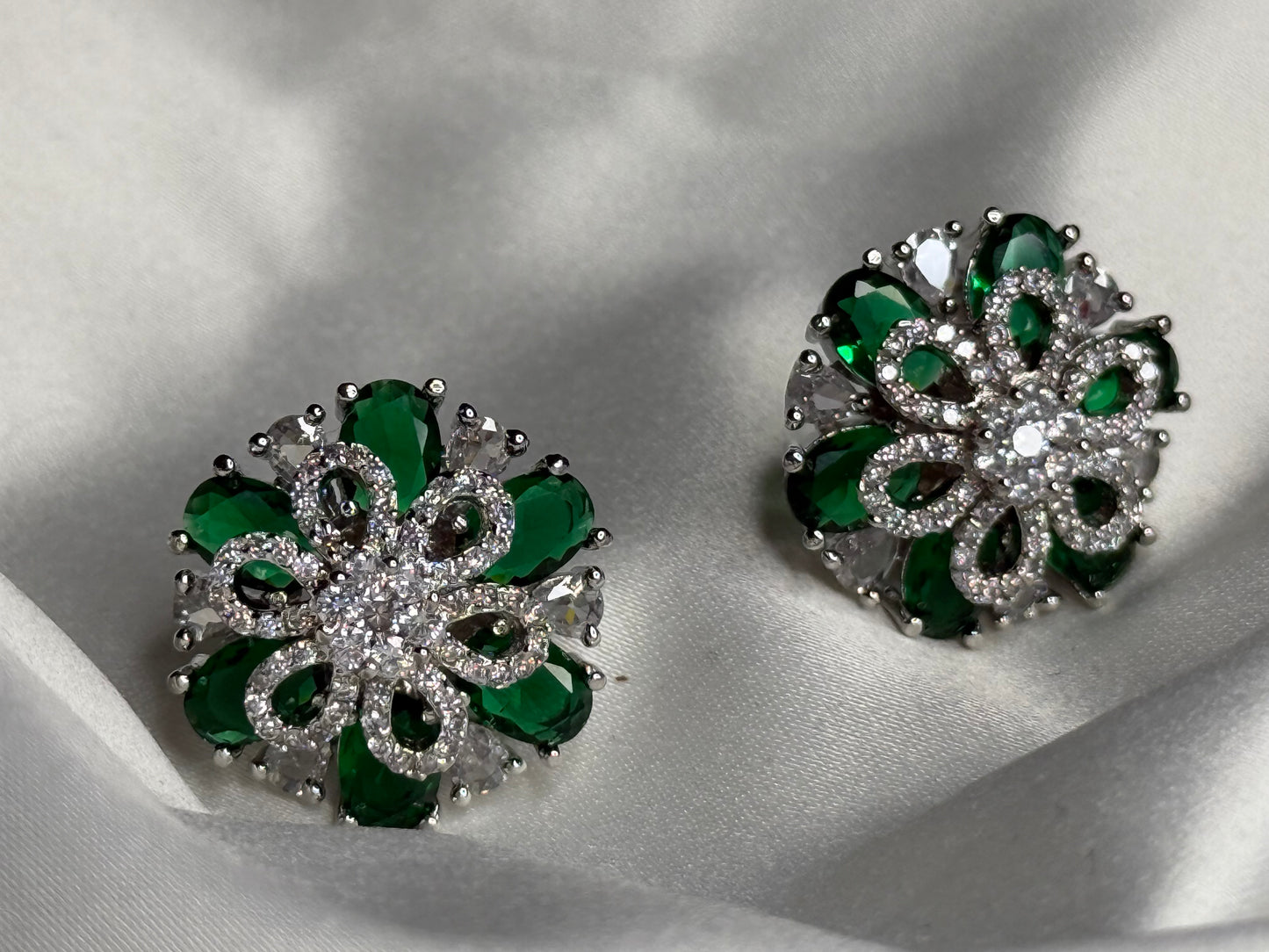 Emralis studs